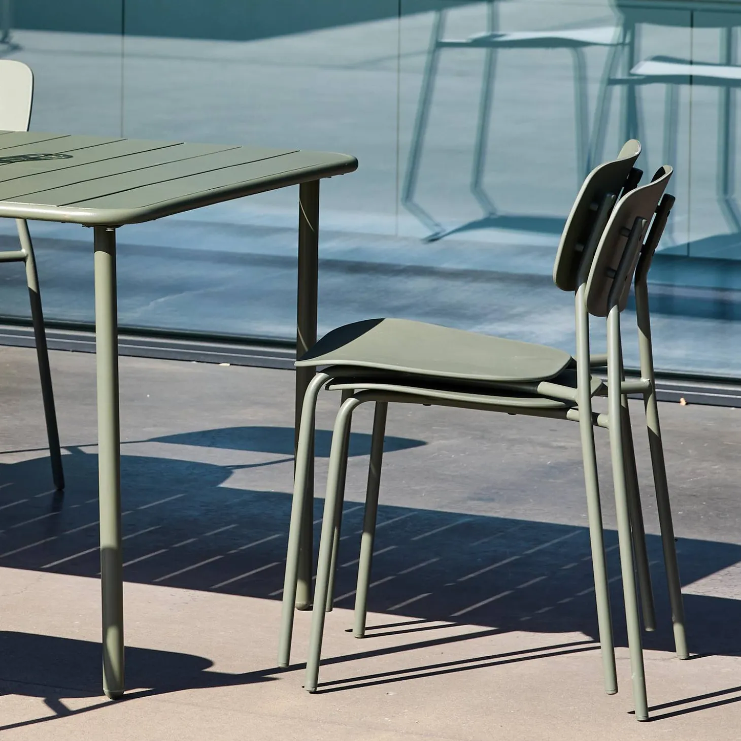 Mesa de jardín de metal con 6 sillas