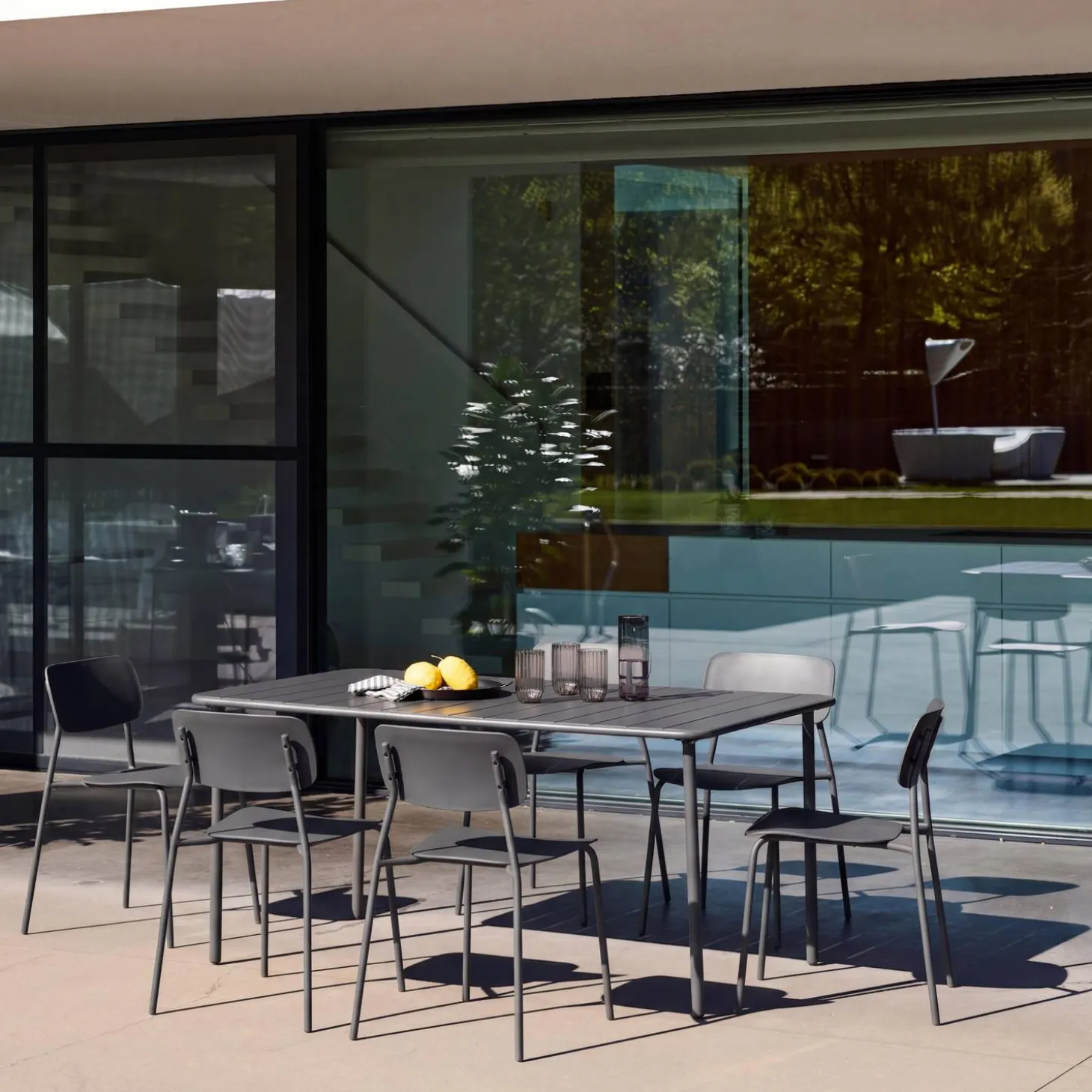 Mesa de jardín de metal con 6 sillas