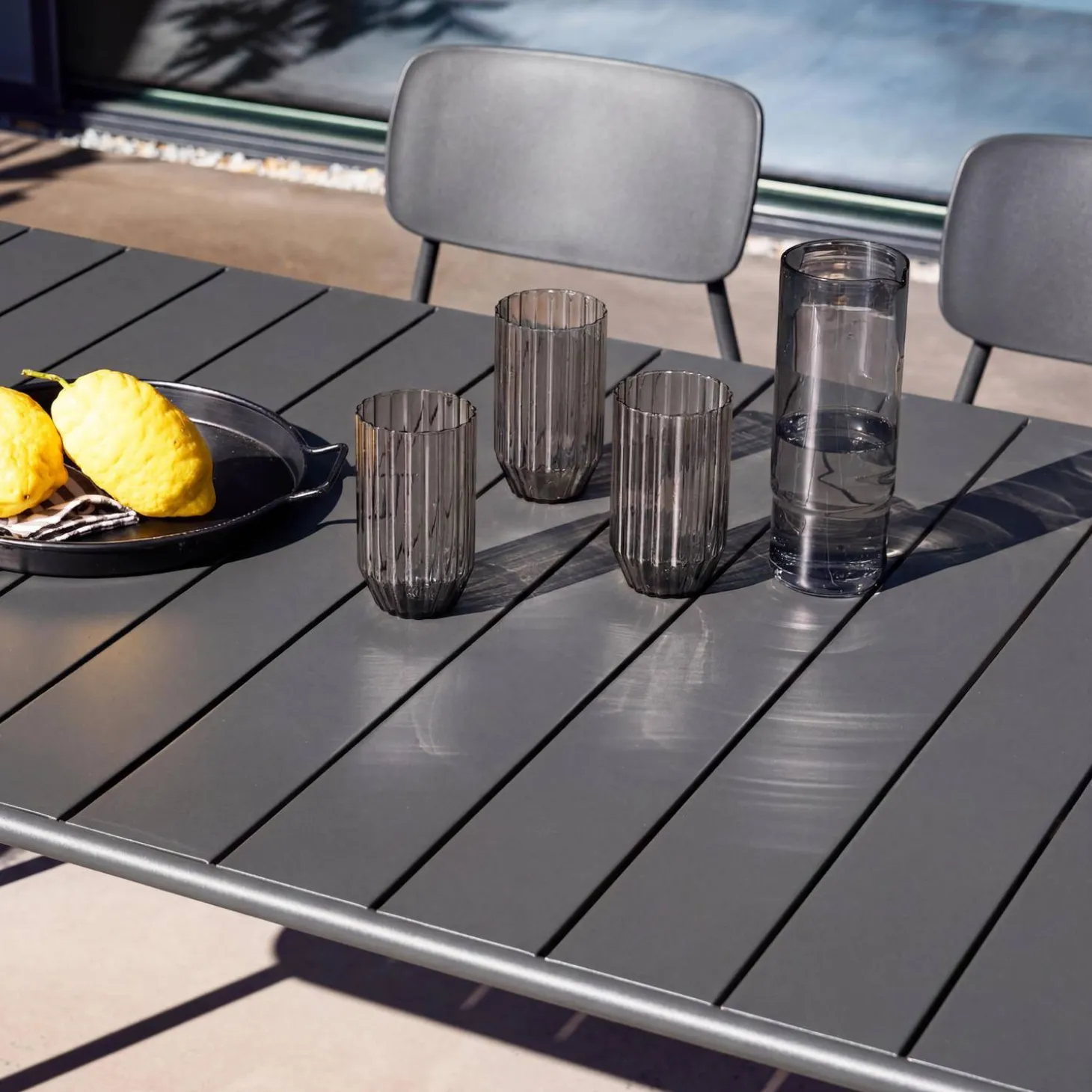 Mesa de jardín de metal con 6 sillas