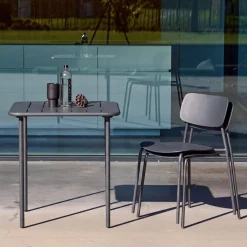 Mesa de jardín de metal con 2 sillas