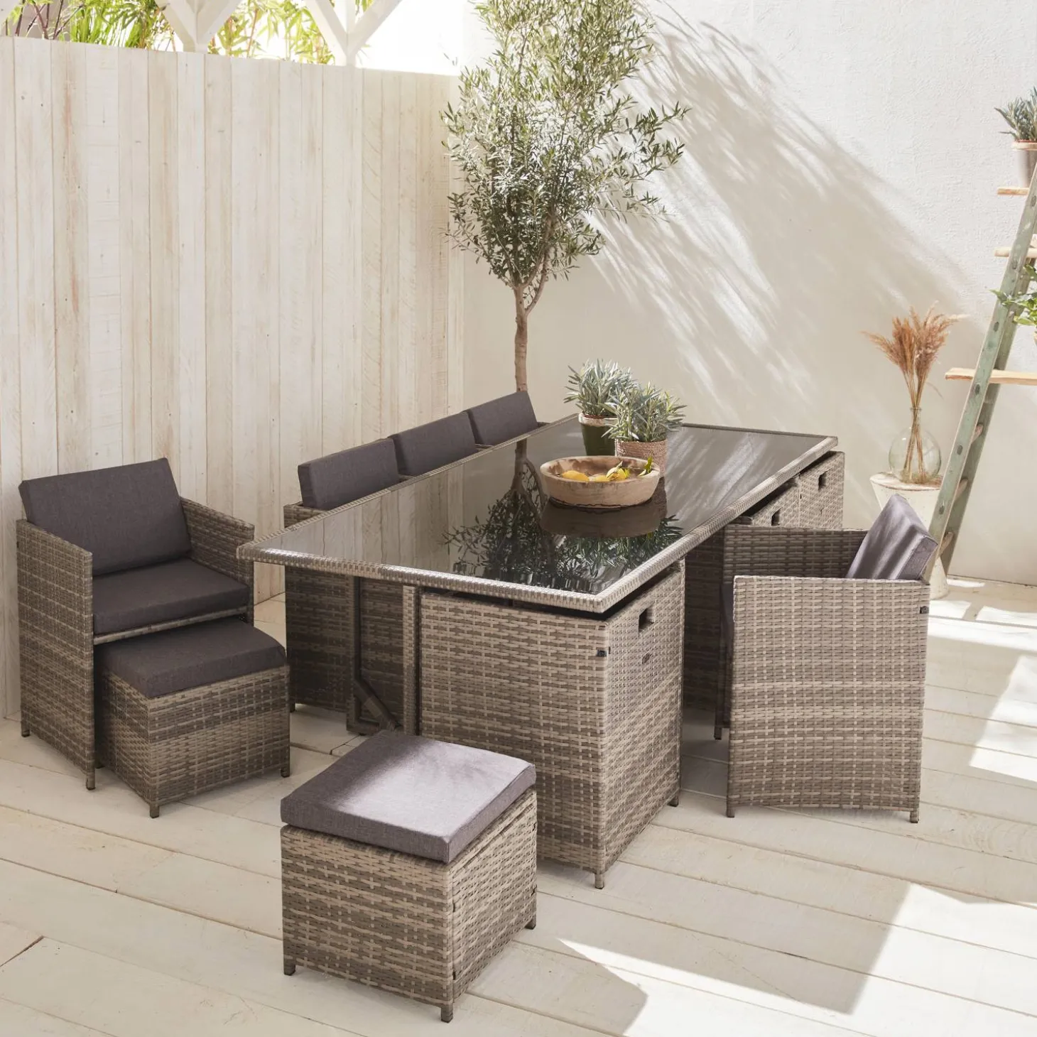 Mesa de jardín encastrable de resina trenzada 12 sillones + funda