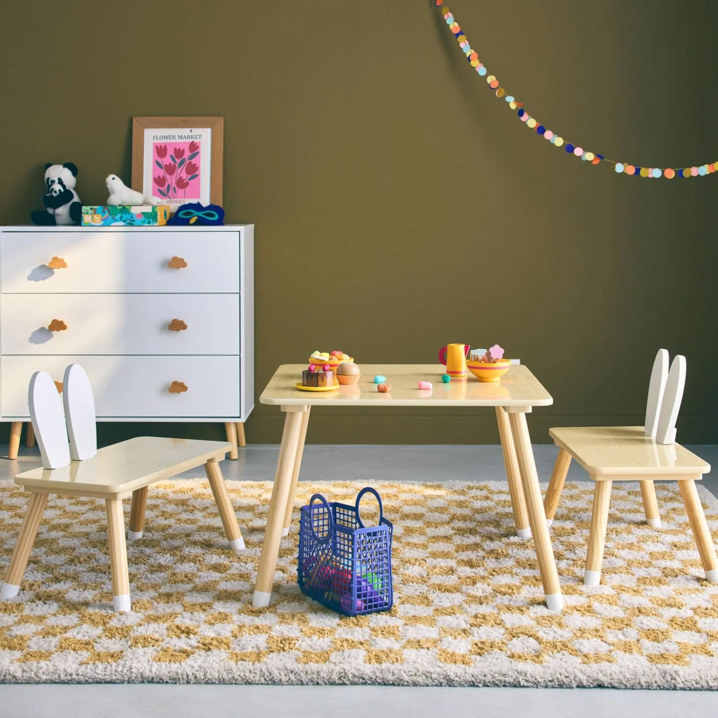 Mesa para niños con 2 sillas