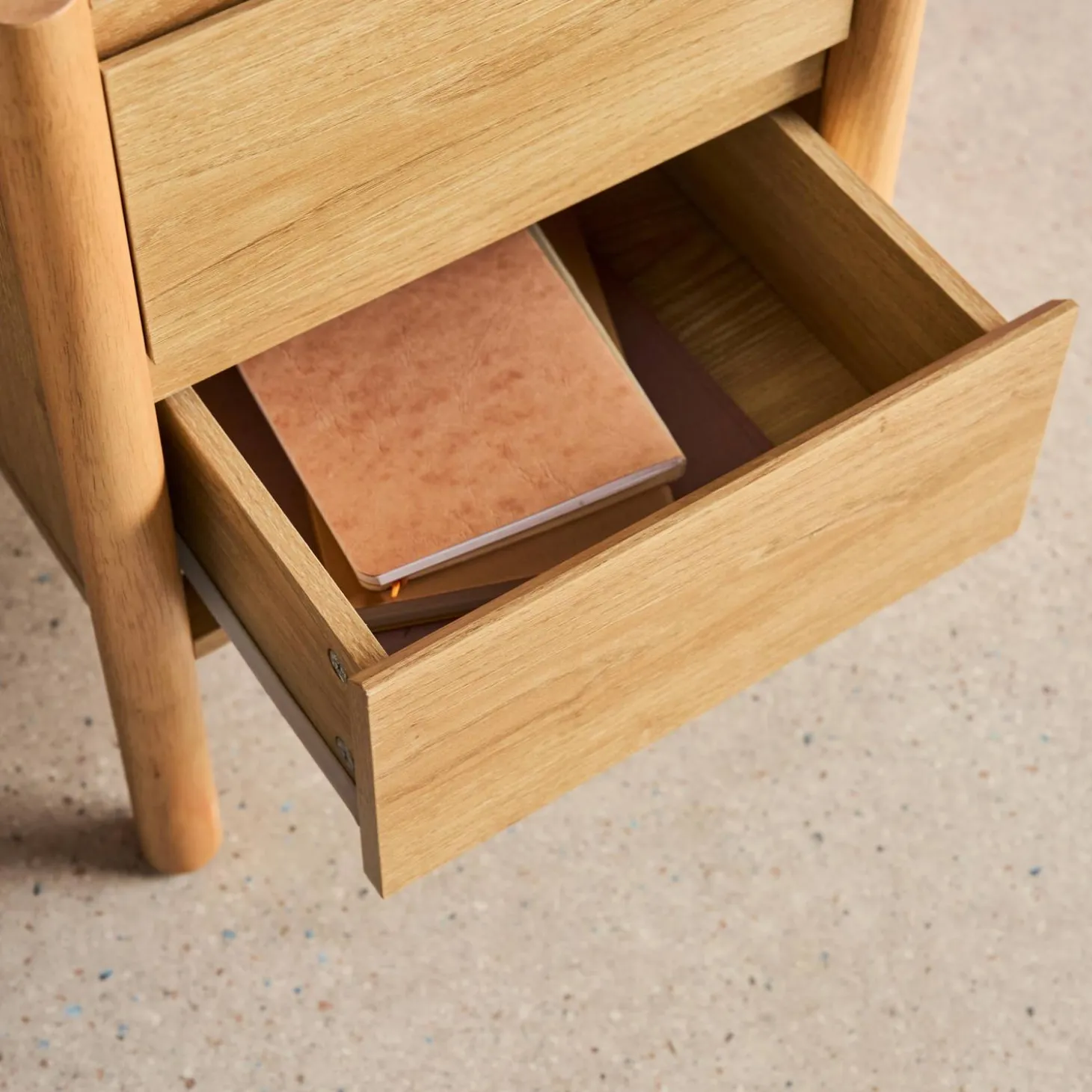Mesita con decoración madera y 2 cajones, set de 2