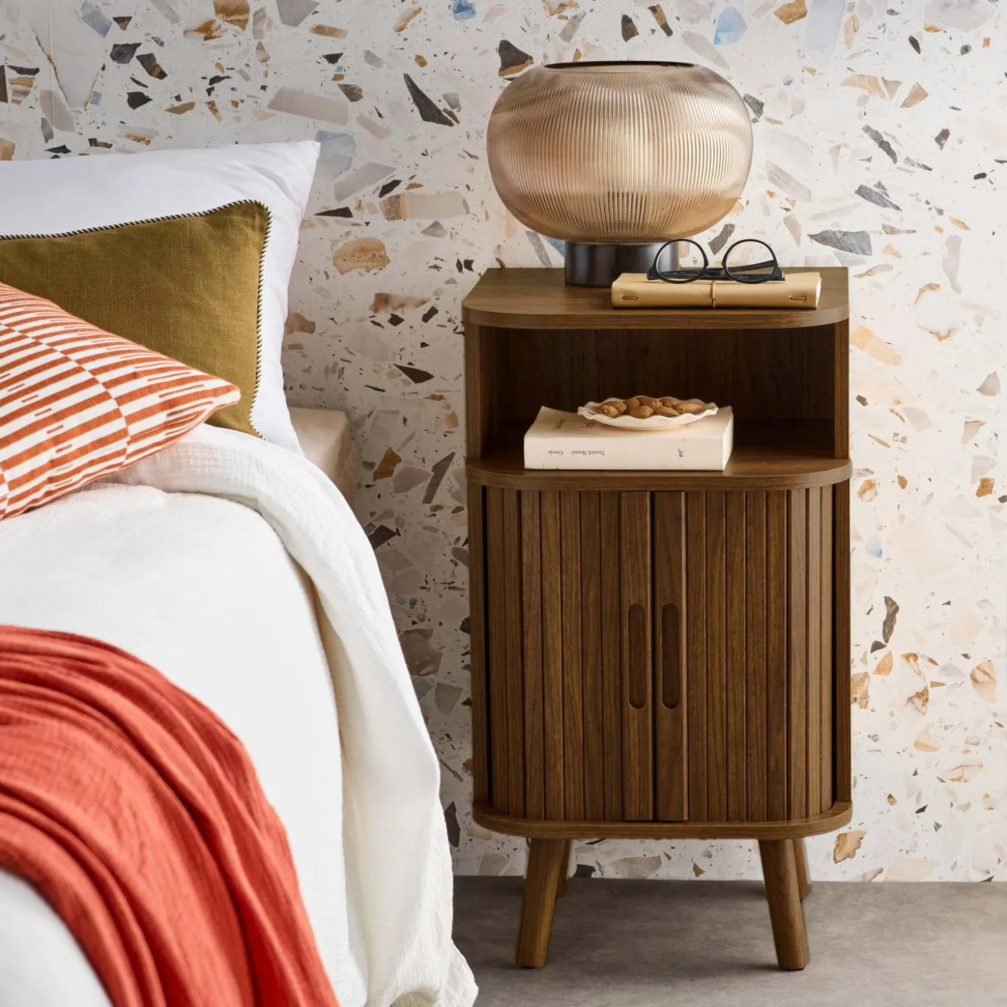 Mesita con efecto madera ranurada, 2 puertas correderas