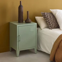 Mesita de estilo industrial con 1 puerta