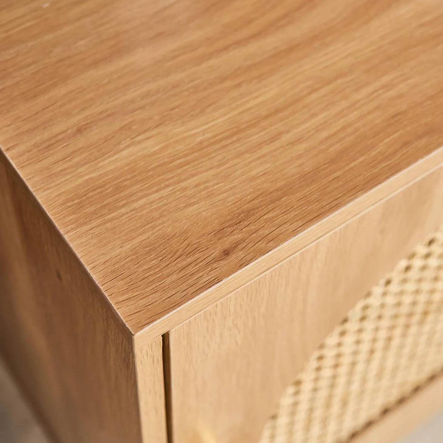 Mesita de madera y caña, 1 puerta