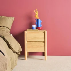 Mesita de noche con decoración de madera, 2 cajones
