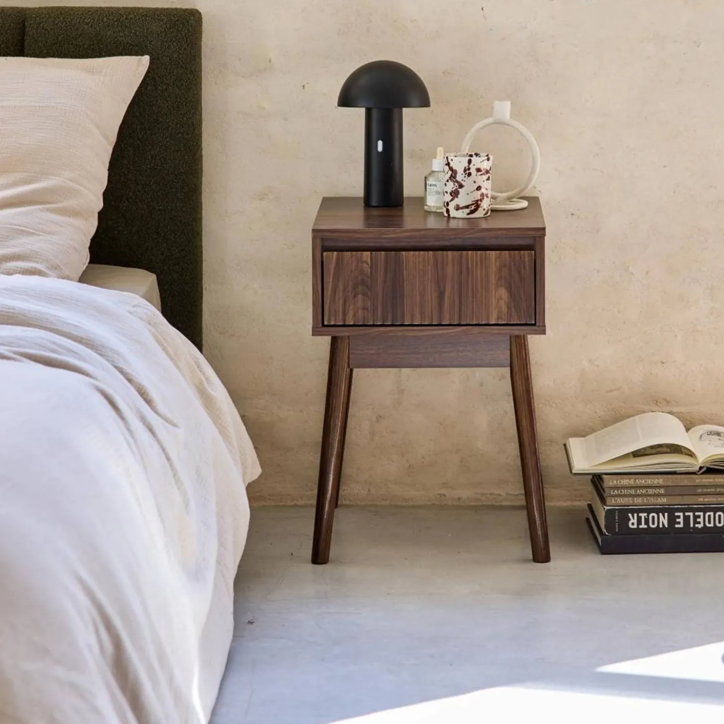 Mesita de noche con efecto madera, 1 cajón