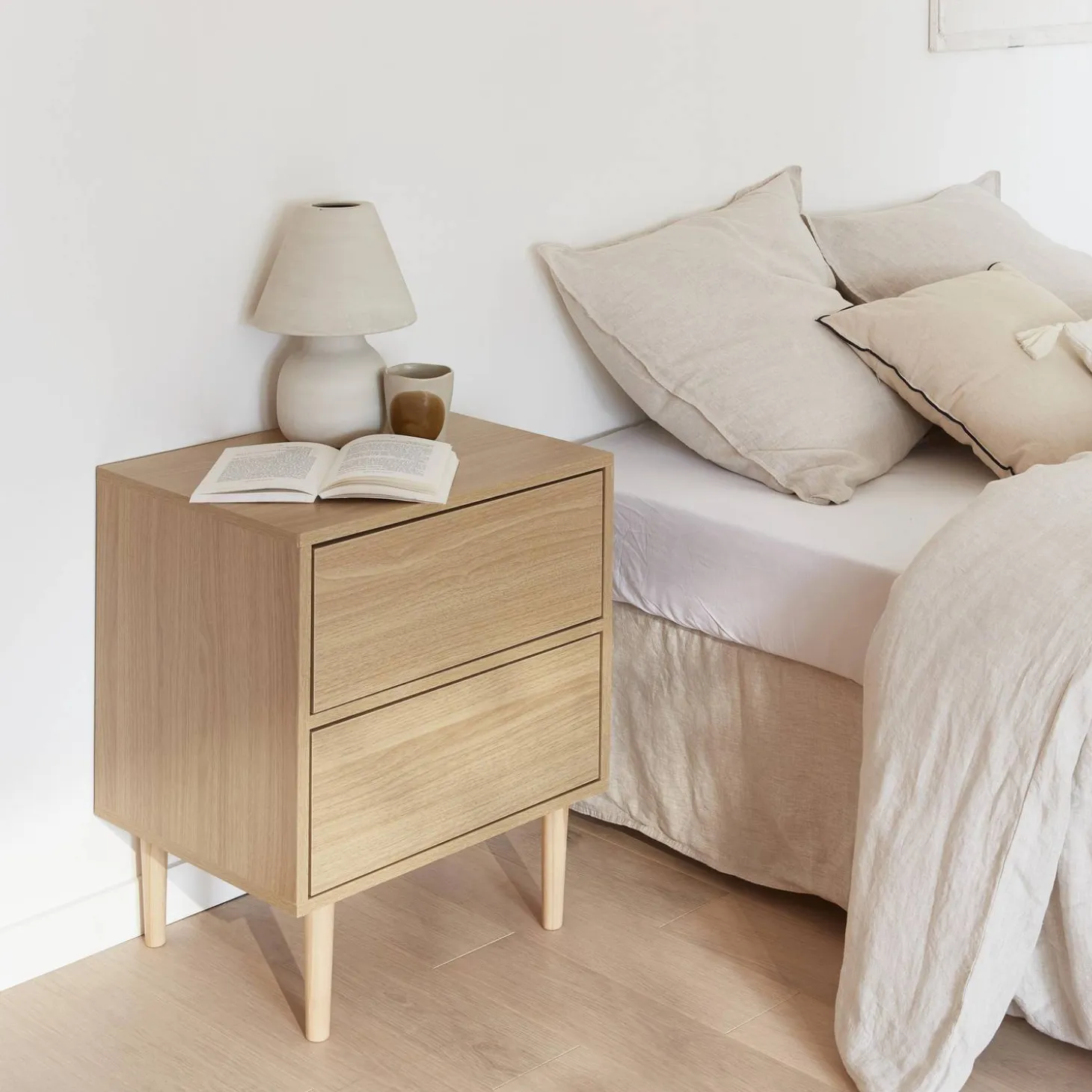 Mesita de noche con efecto madera natural