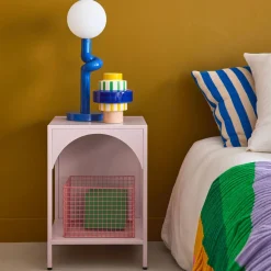 Mesita de noche de estilo industrial