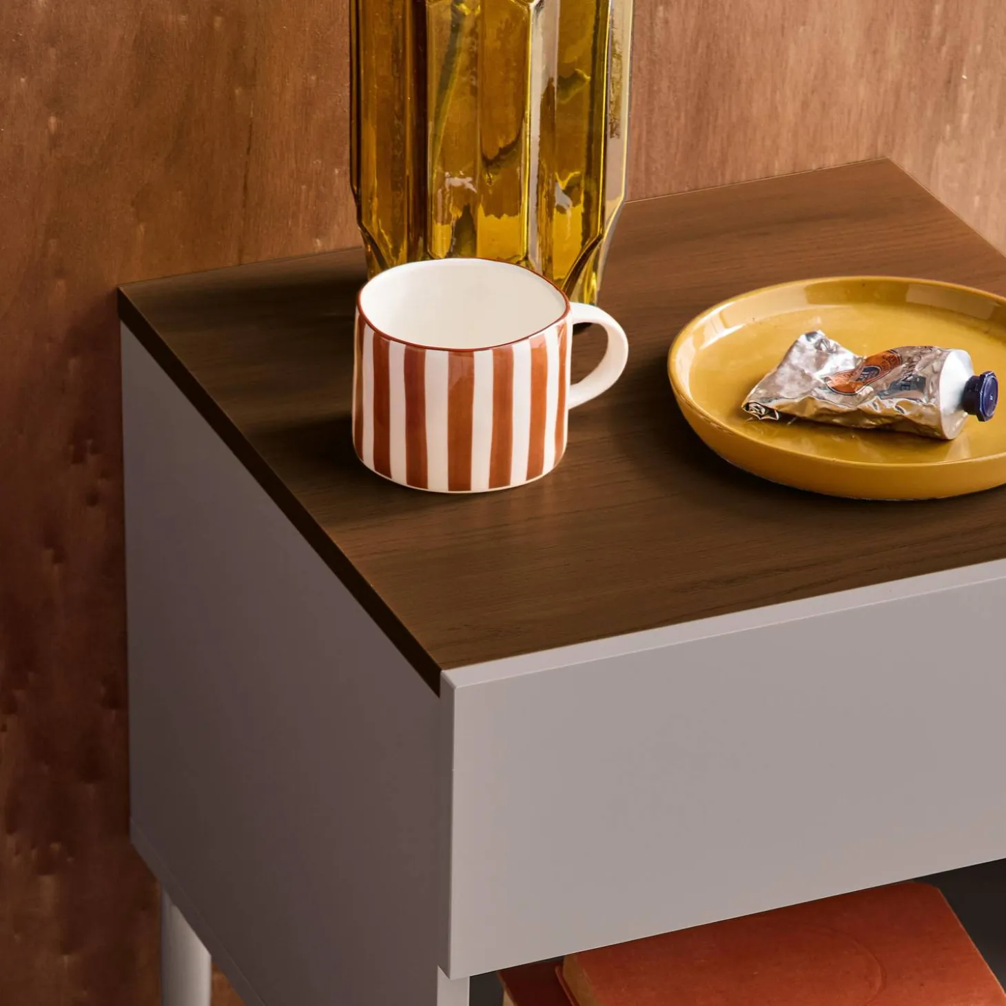 Mesita de noche de metal y decoración de madera 1 cajón