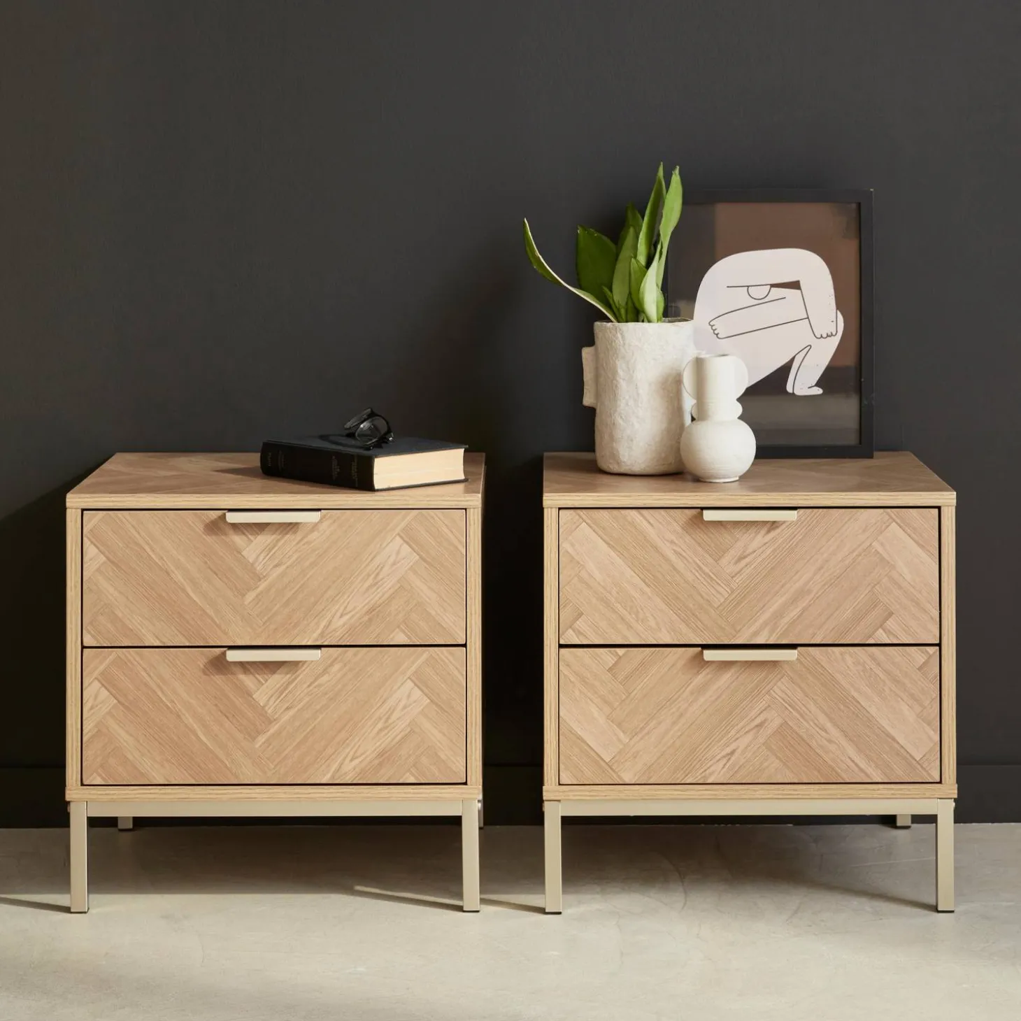 Mesita de noche efecto madera con diseño en espiga, set de 2