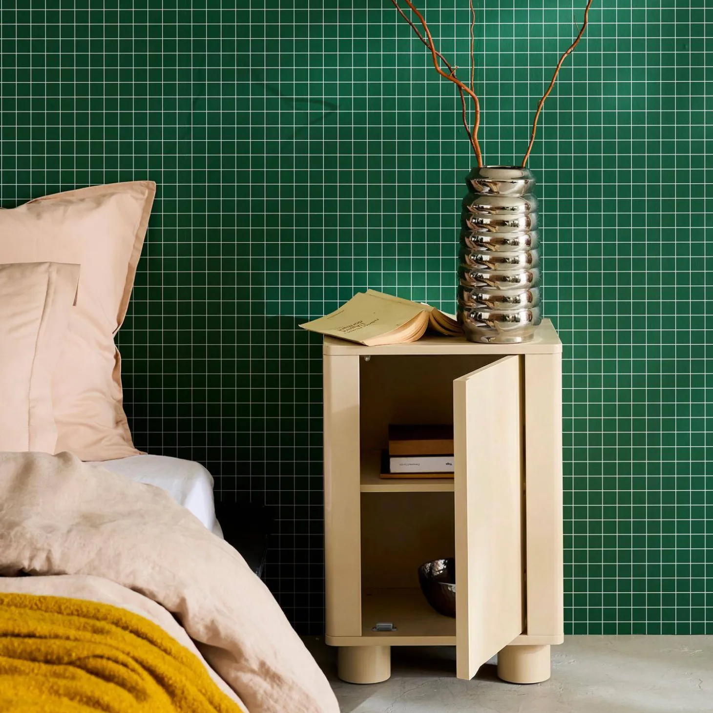 Mesita de noche efecto madera de mango con 1 puerta reversible, set de 2
