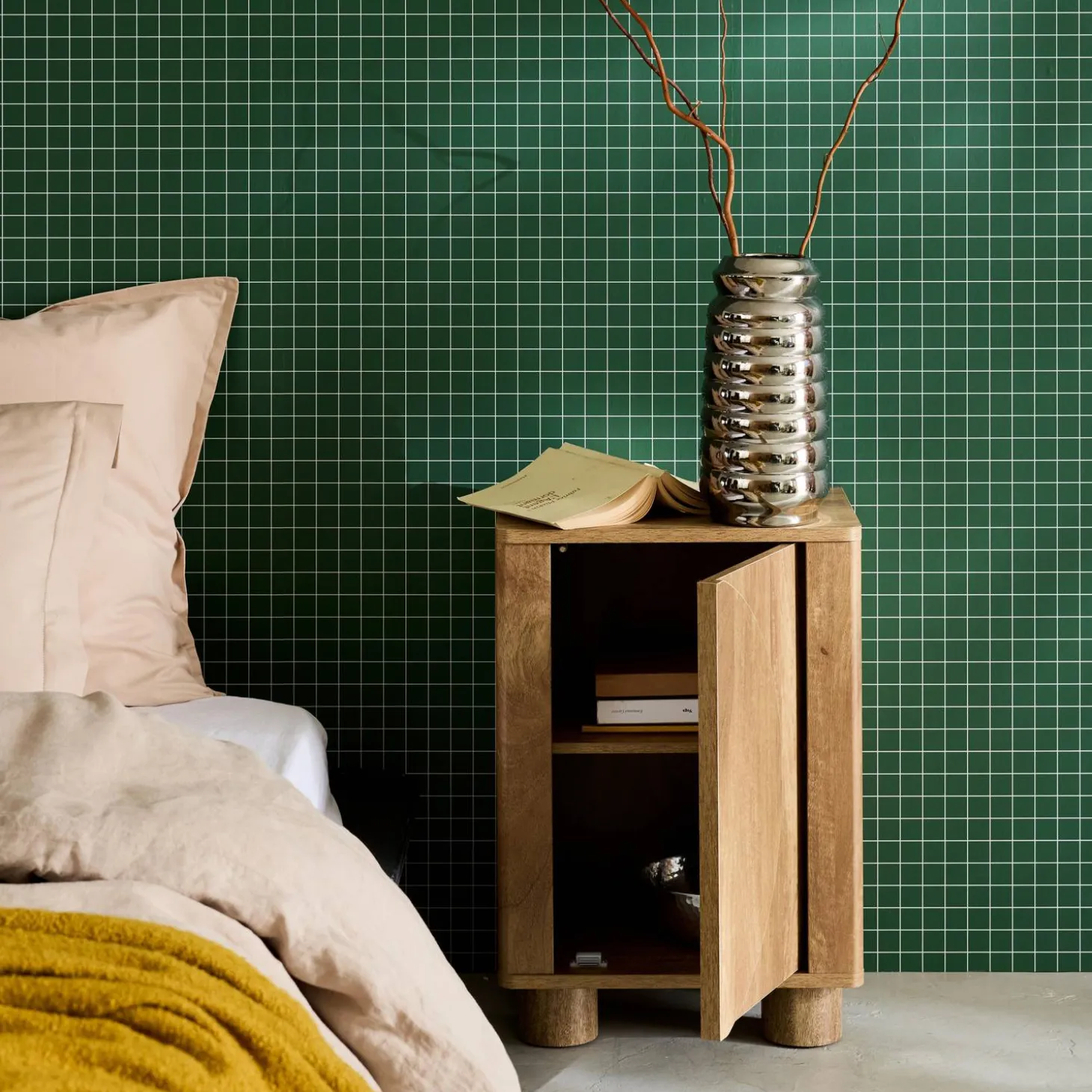 Mesita de noche efecto madera de mango con 1 puerta reversible