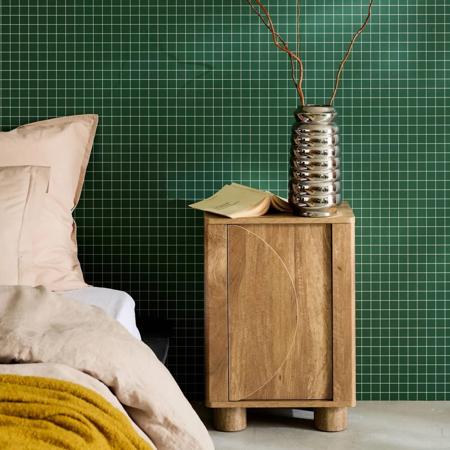 Mesita de noche efecto madera de mango con 1 puerta reversible