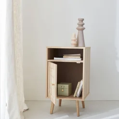 Mesita de noche escandinava de efecto madera y caña