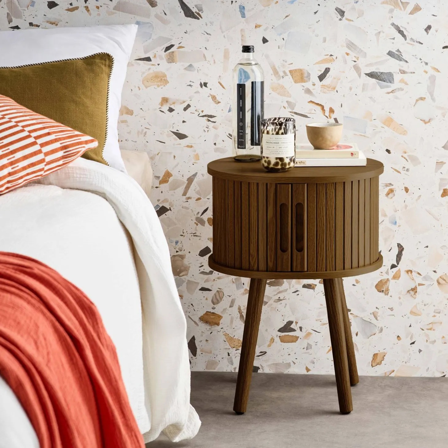Mesita de noche ovalada escandinava con decoración madera ranurada, set de 2