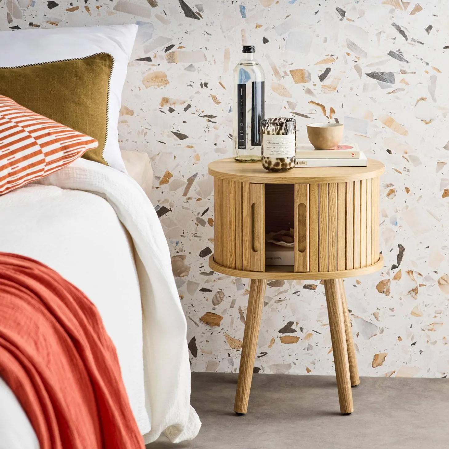 Mesita de noche ovalada escandinava con decoración madera ranurada, set de 2