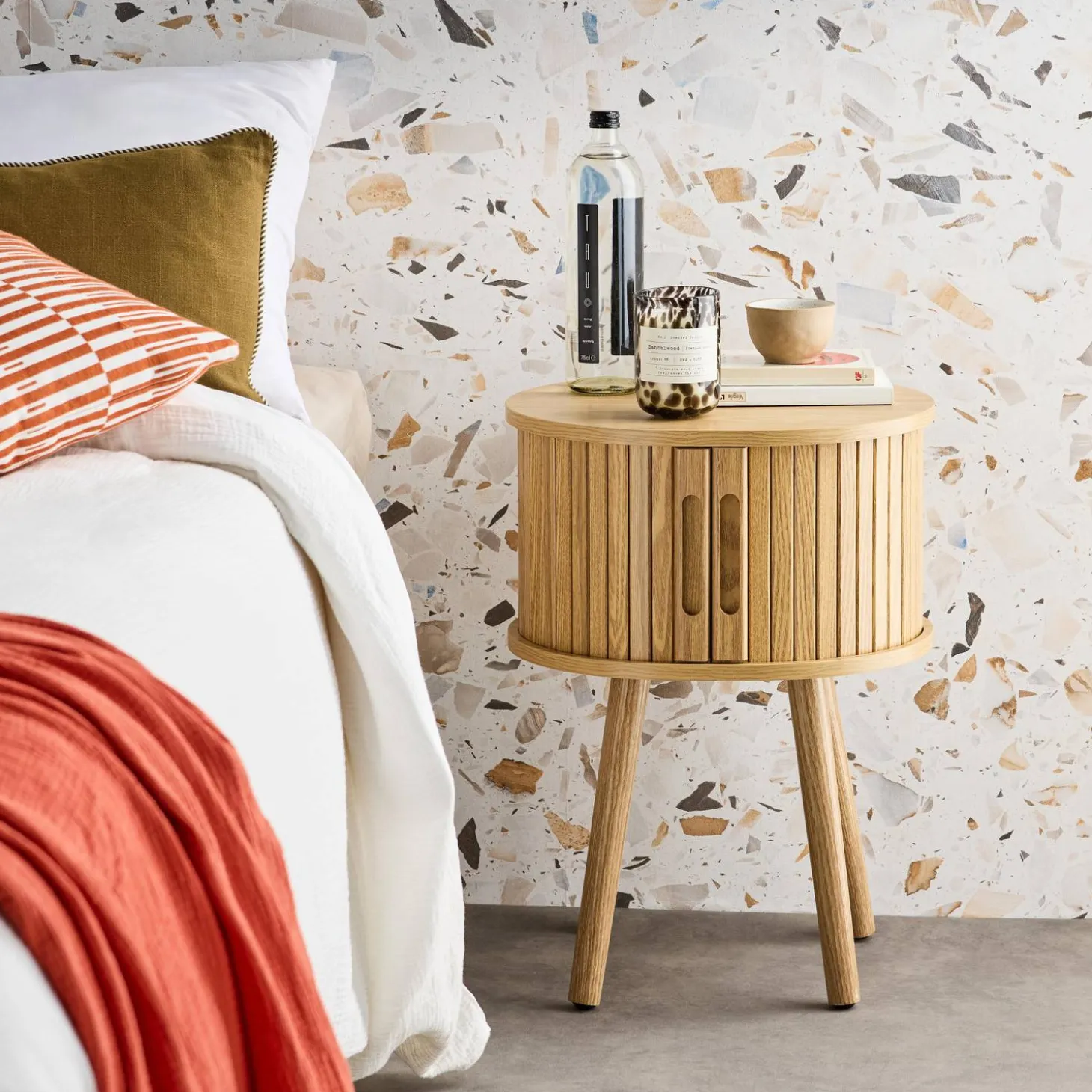 Mesita de noche ovalada escandinava con decoración madera ranurada, set de 2