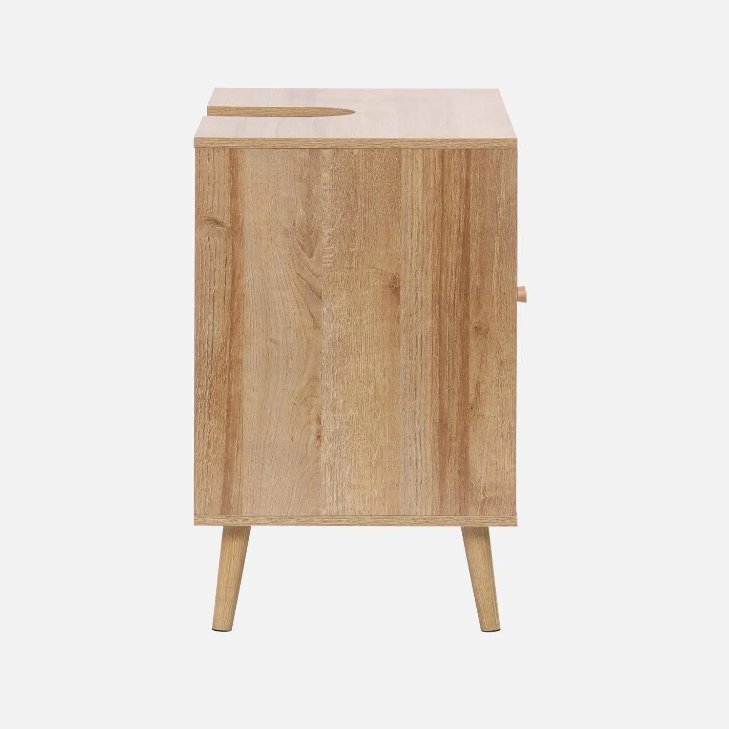 Mueble bajo lavabo decorado en madera y caña