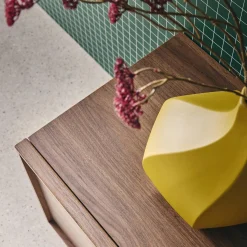 Mueble de TV con decoración de madera y 3 puertas, 140cm