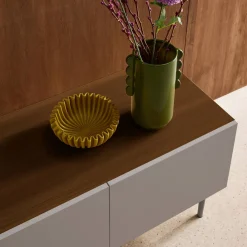 Mueble de TV de metal y decoración de madera con 4 puertas, 180 cm