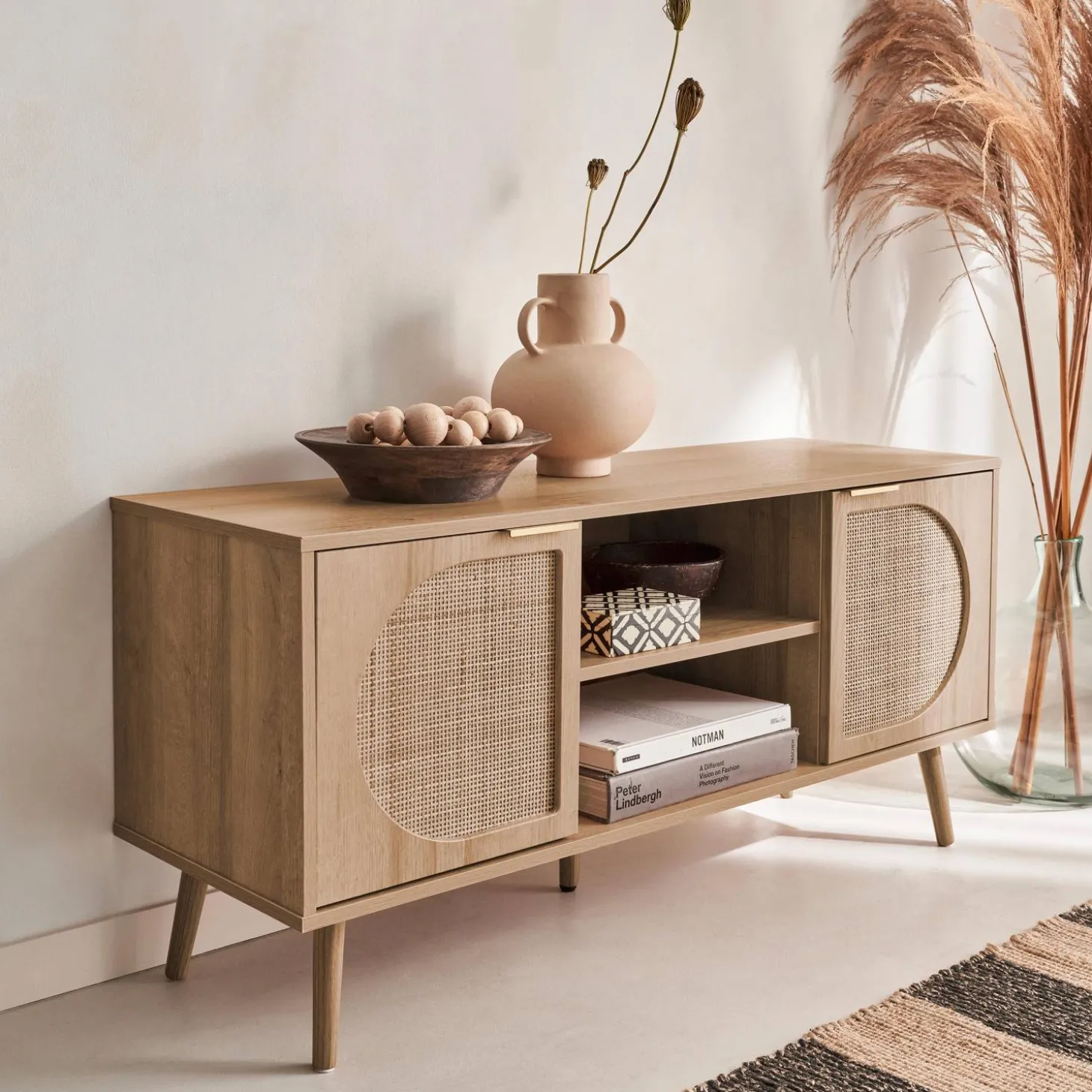 Mueble de TV en madera y caña redondeada, 120cm