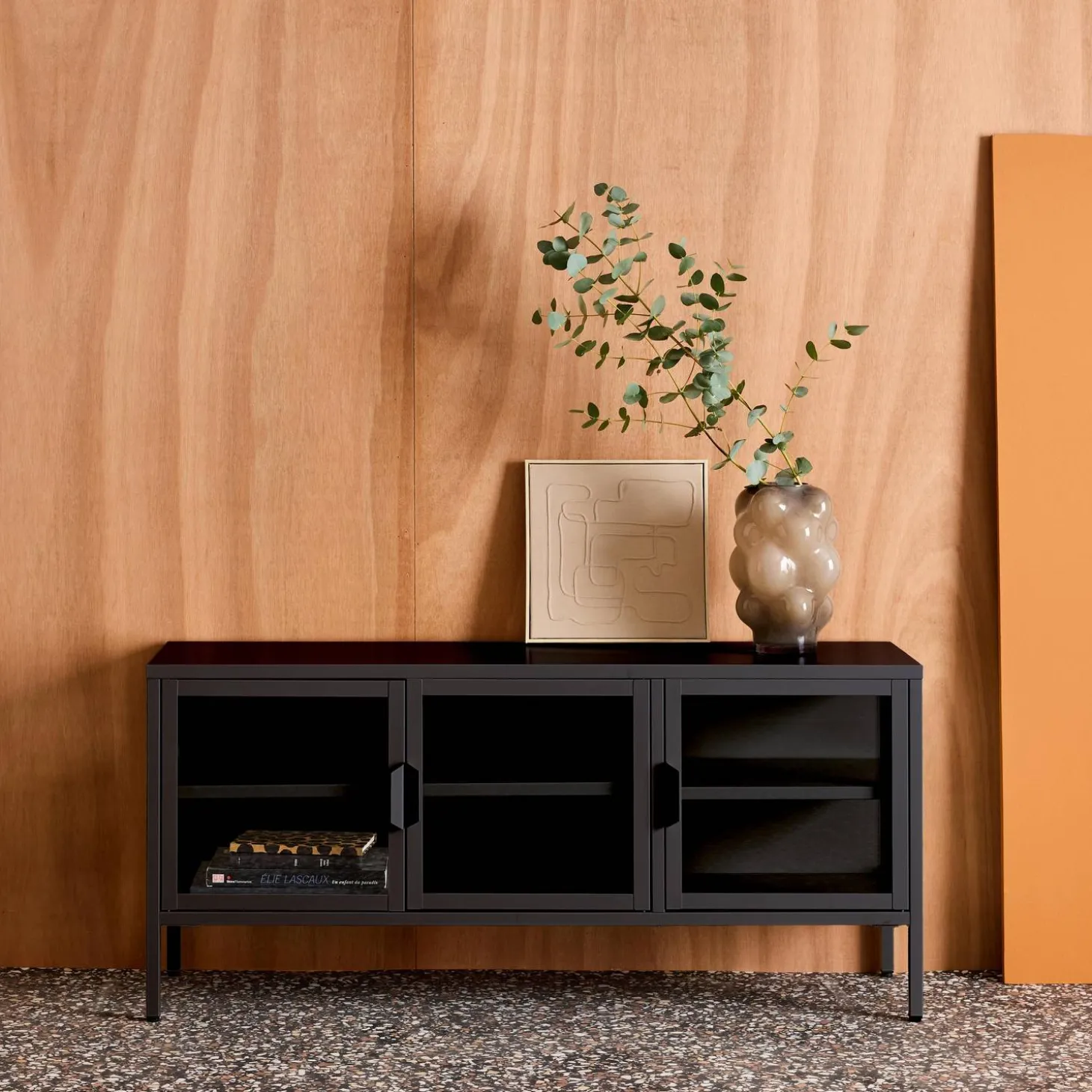 Mueble de TV industrial de metal y vidrio templado con 3 puertas, 120cm