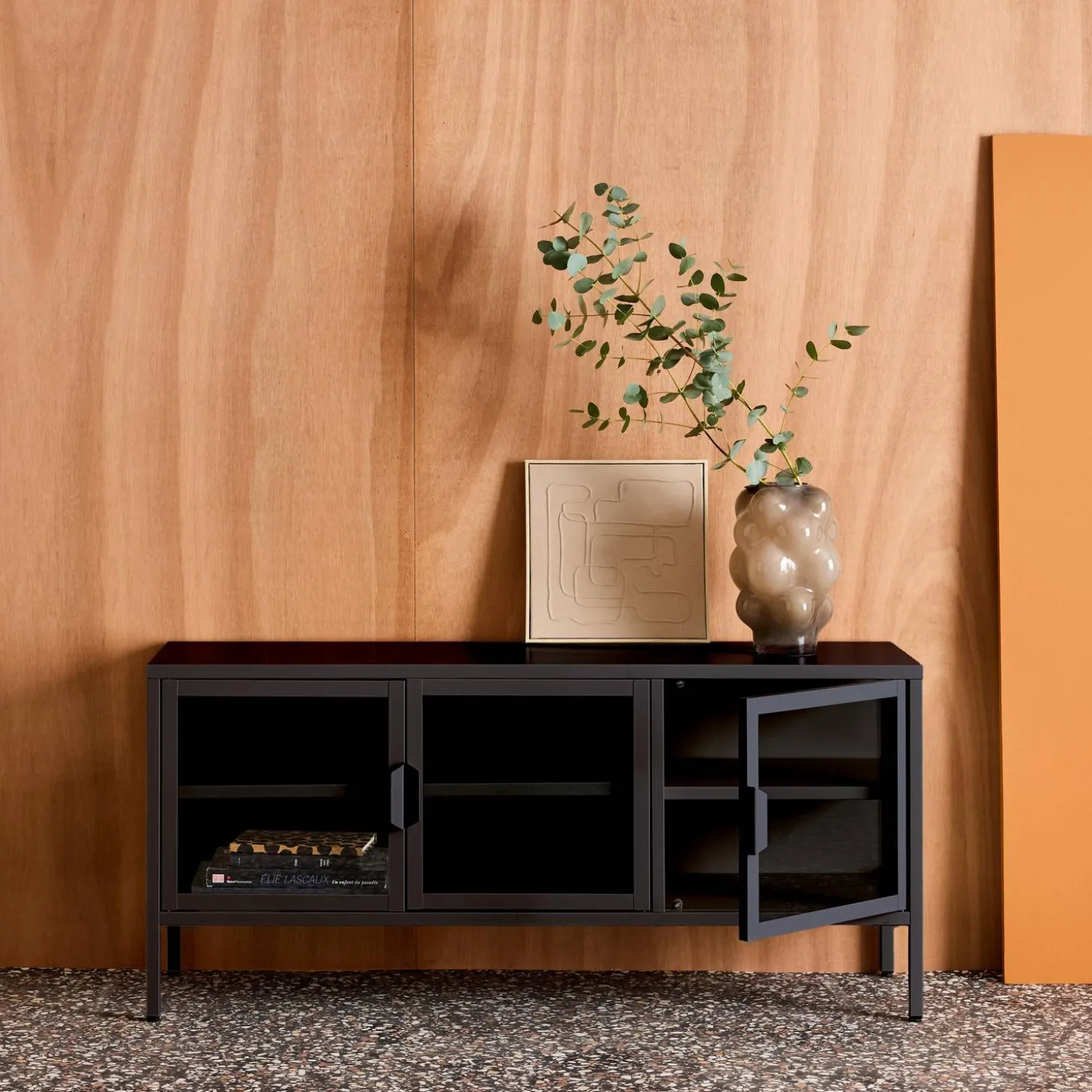 Mueble de TV industrial de metal y vidrio templado con 3 puertas, 120cm