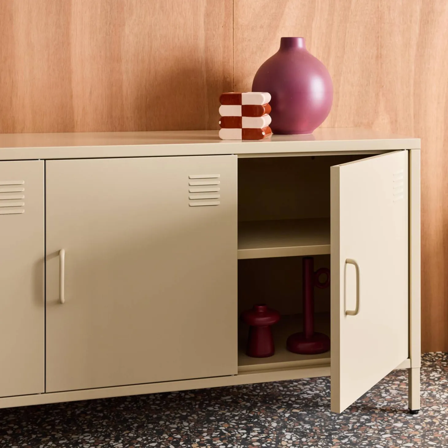 Mueble de TV industrial de metal con 3 puertas, 120cm