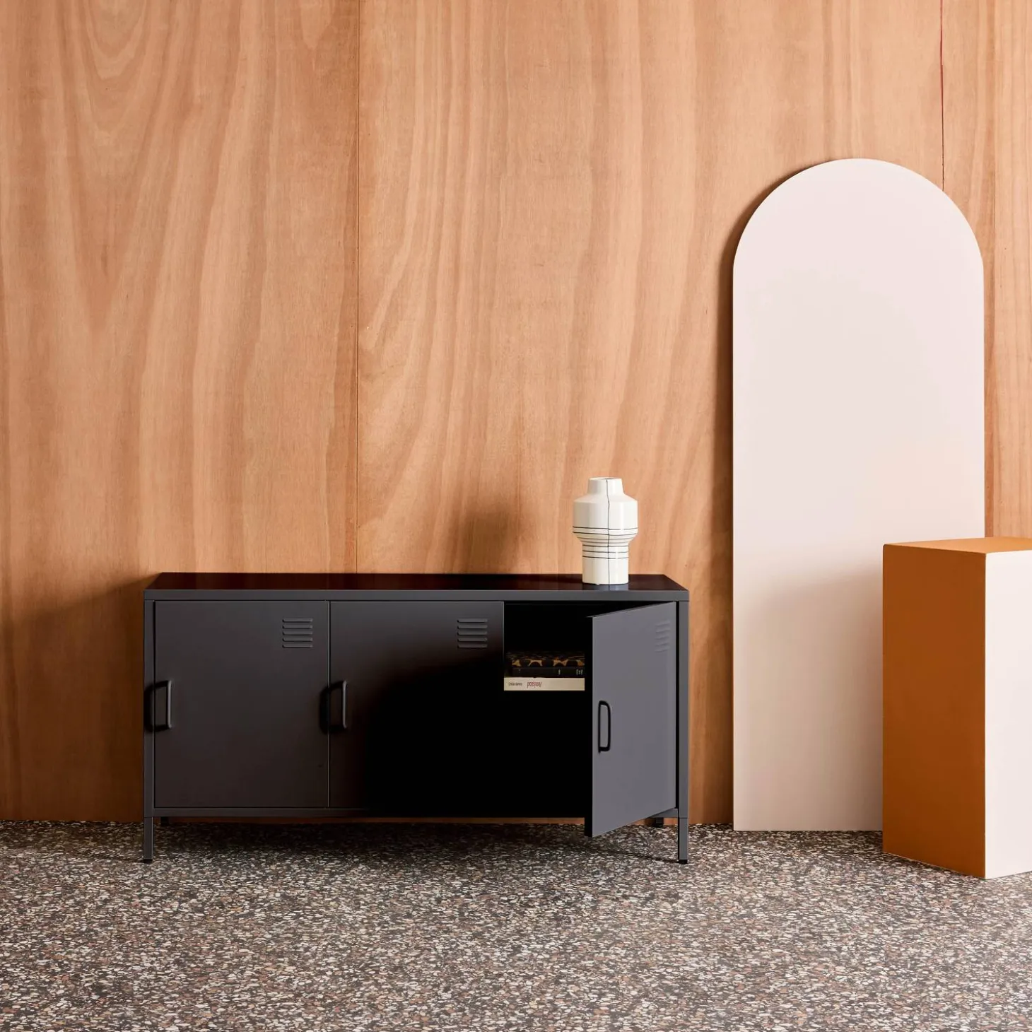 Mueble de TV industrial de metal con 3 puertas, 120cm
