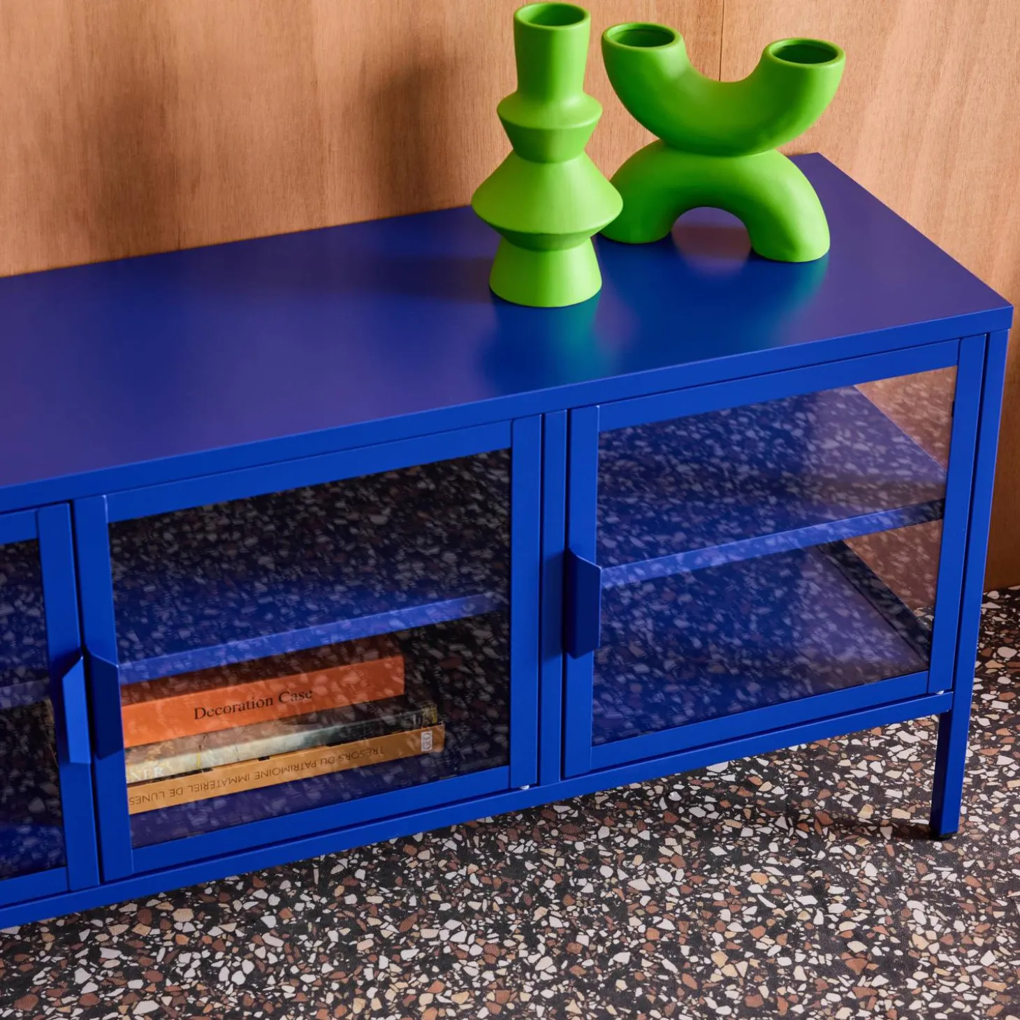 Mueble de TV industrial de metal y vidrio templado con 3 puertas, 120cm