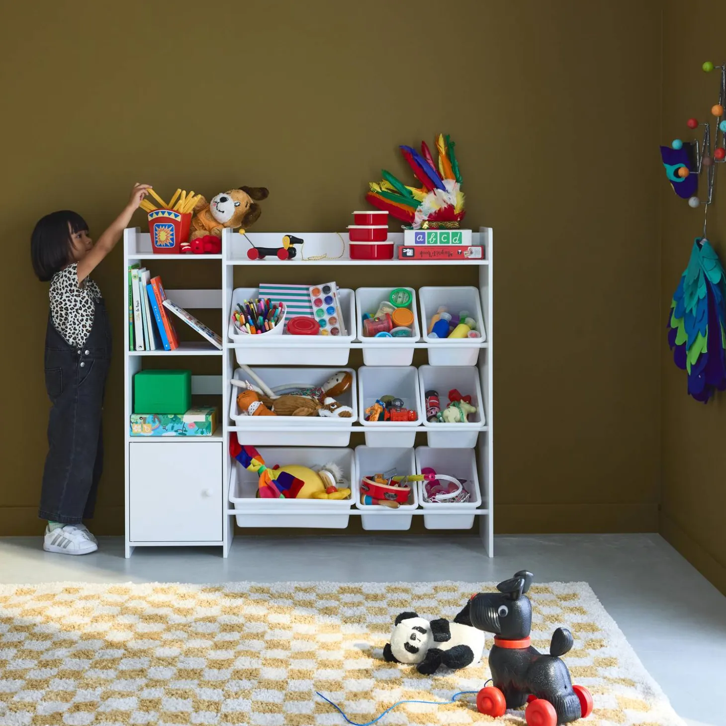 Mueble para niños con 9 cubos, 4 estantes y 1 puerta