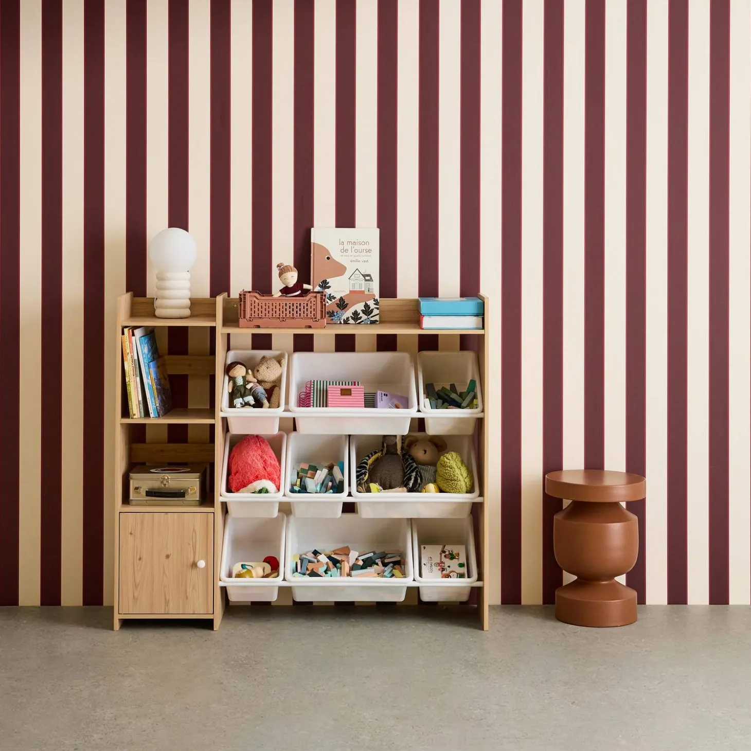 Mueble para niños con 9 cubos, 4 estantes y 1 puerta