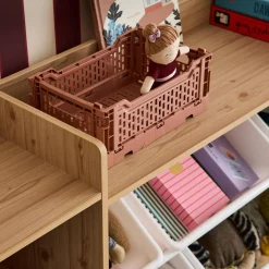 Mueble para niños con 9 cubos, 4 estantes y 1 puerta