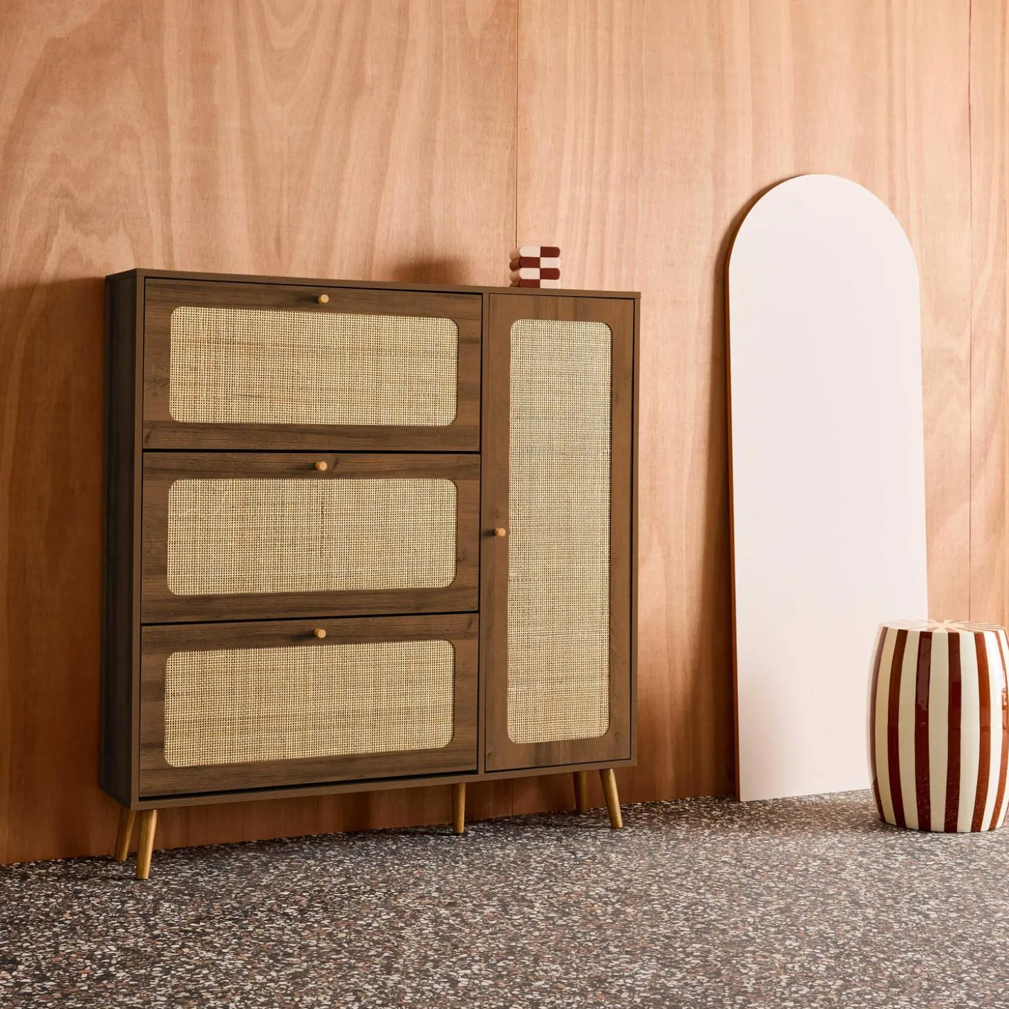 Mueble para zapatos de caña con 3 cajones