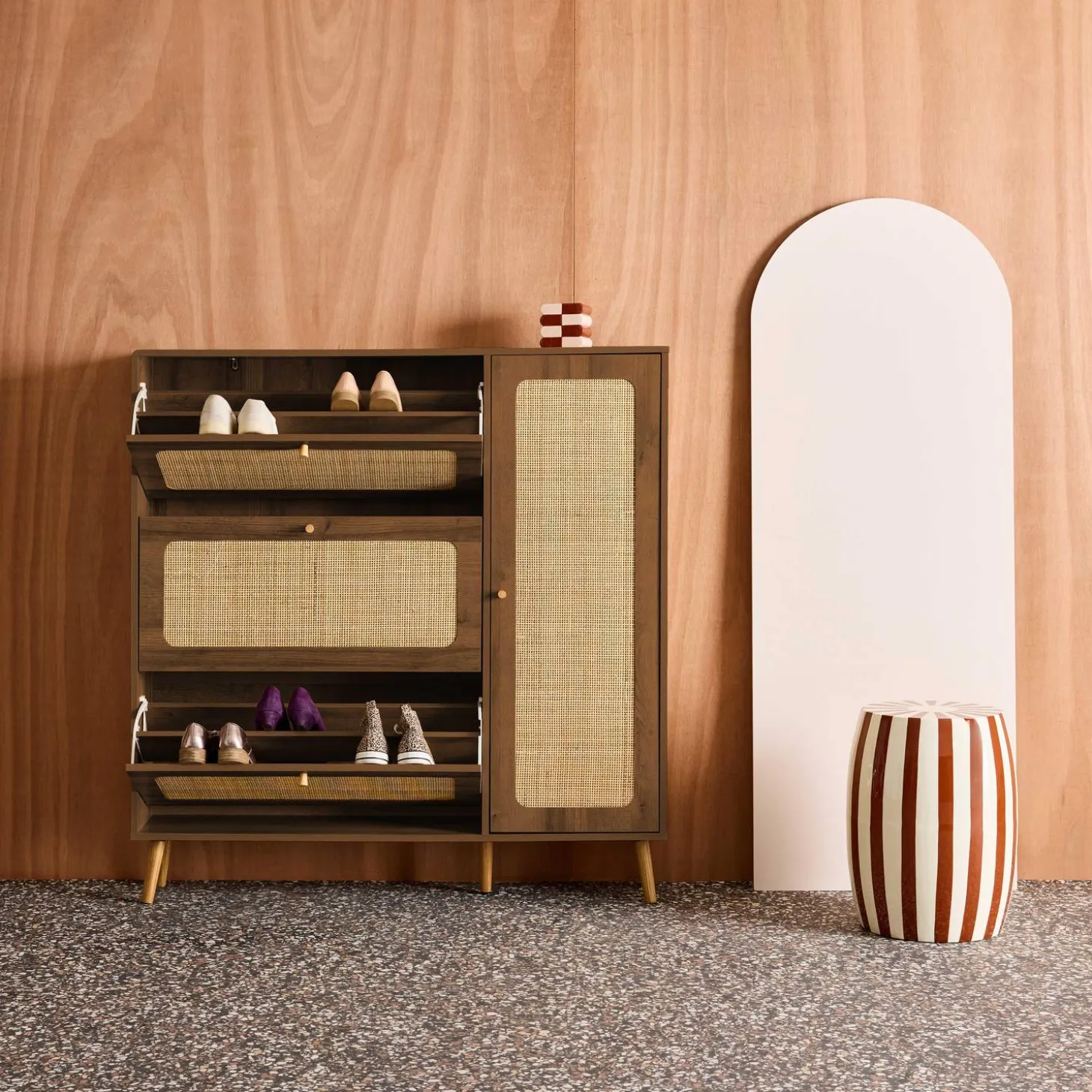 Mueble para zapatos de caña con 3 cajones