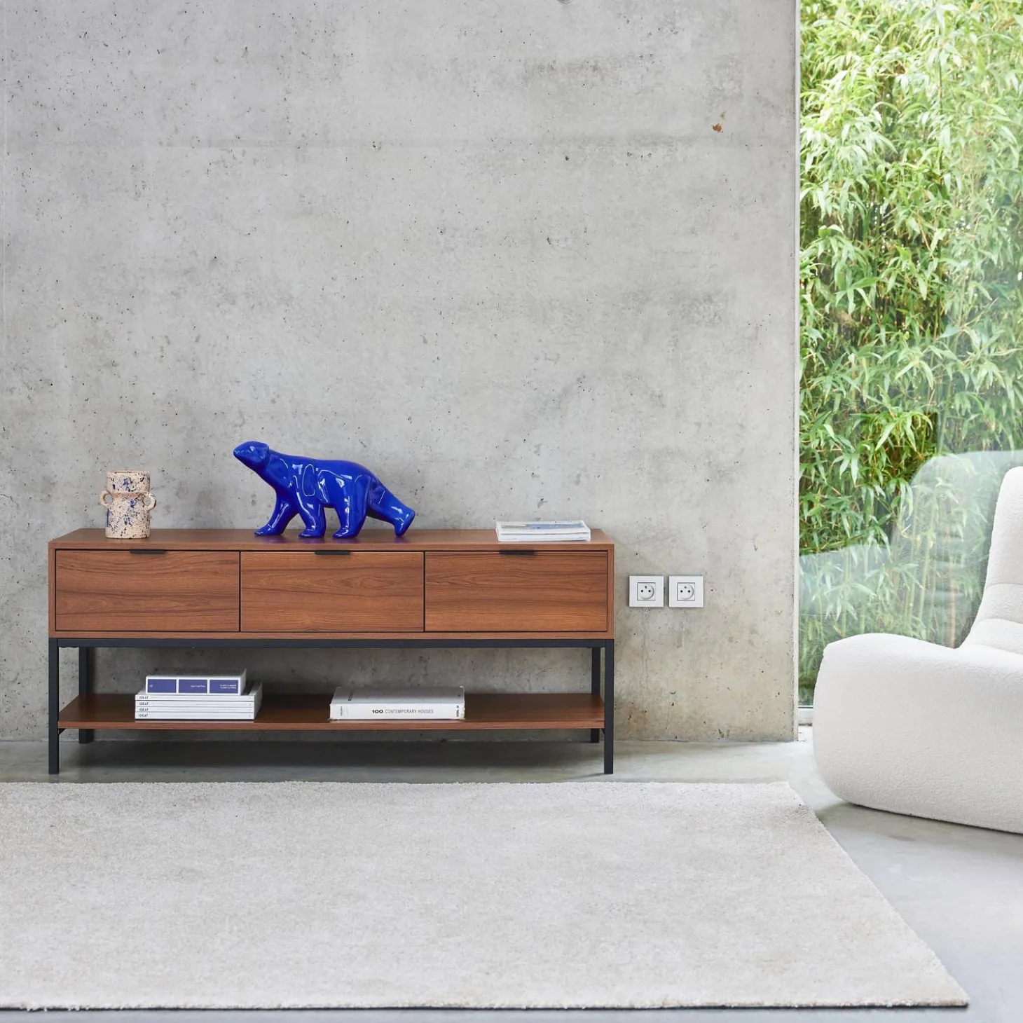 Mueble TV de nogal con 3 cajones, 130cm
