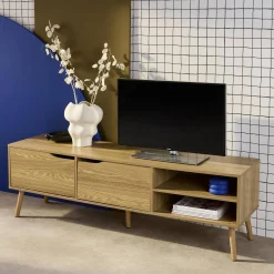 Mueble TV en acabado estilo nogal con 2 puertas, 160cm