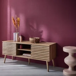 Mueble TV escandinavo 2 puertas con decoración madera acanalada, 120cm