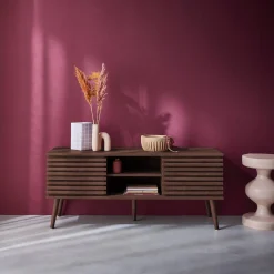 Mueble TV escandinavo 2 puertas con decoración madera acanalada, 120cm