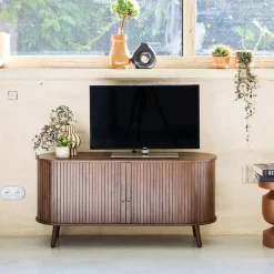 Mueble TV escandinavo con 2 puertas correderas acanaladas efecto madera, 120cm