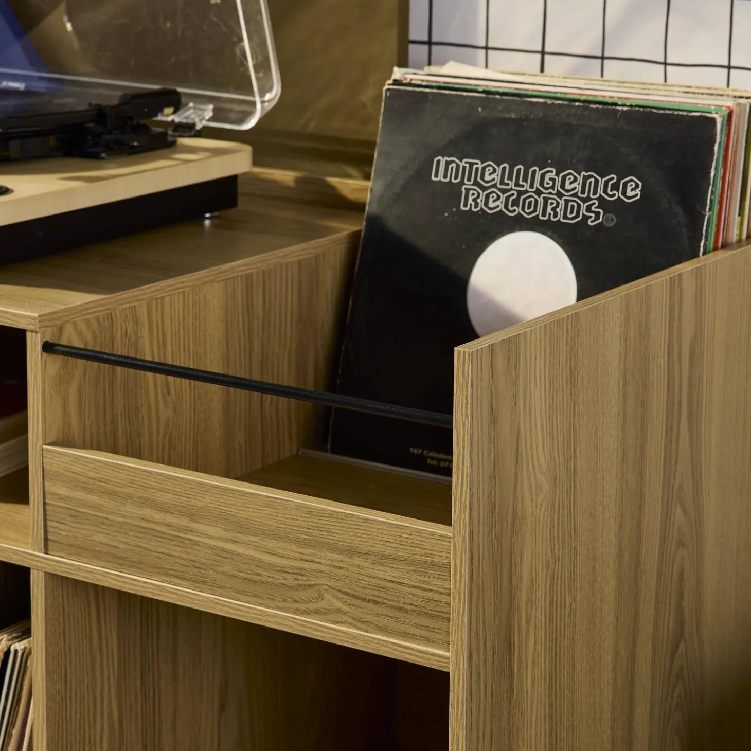 Mueble vinilo vintage con decoración madera, 100cm
