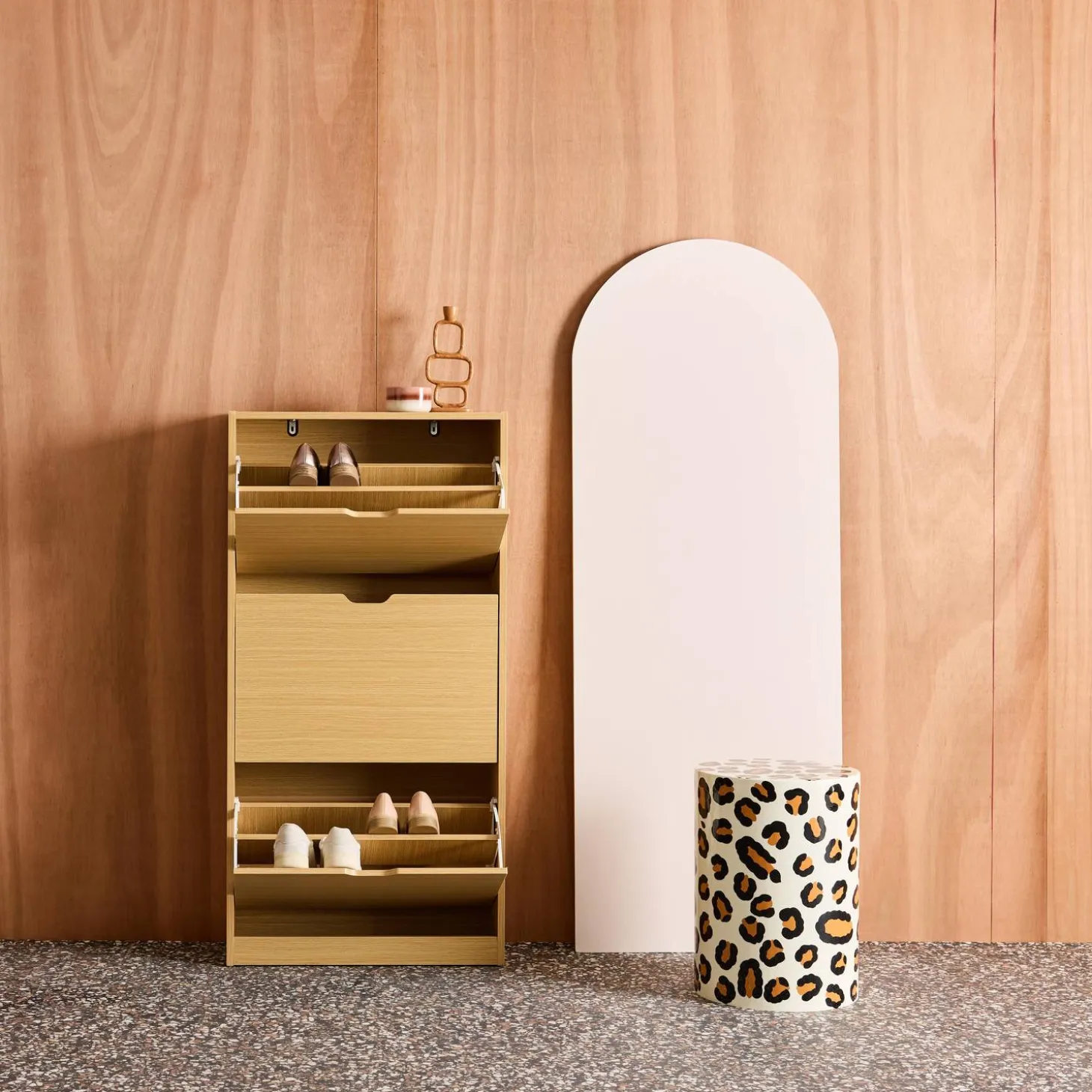 Mueble zapatero decorativo de madera con 3 cajones