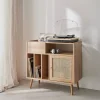 Muebles de vinilo con decoración de caña y madera