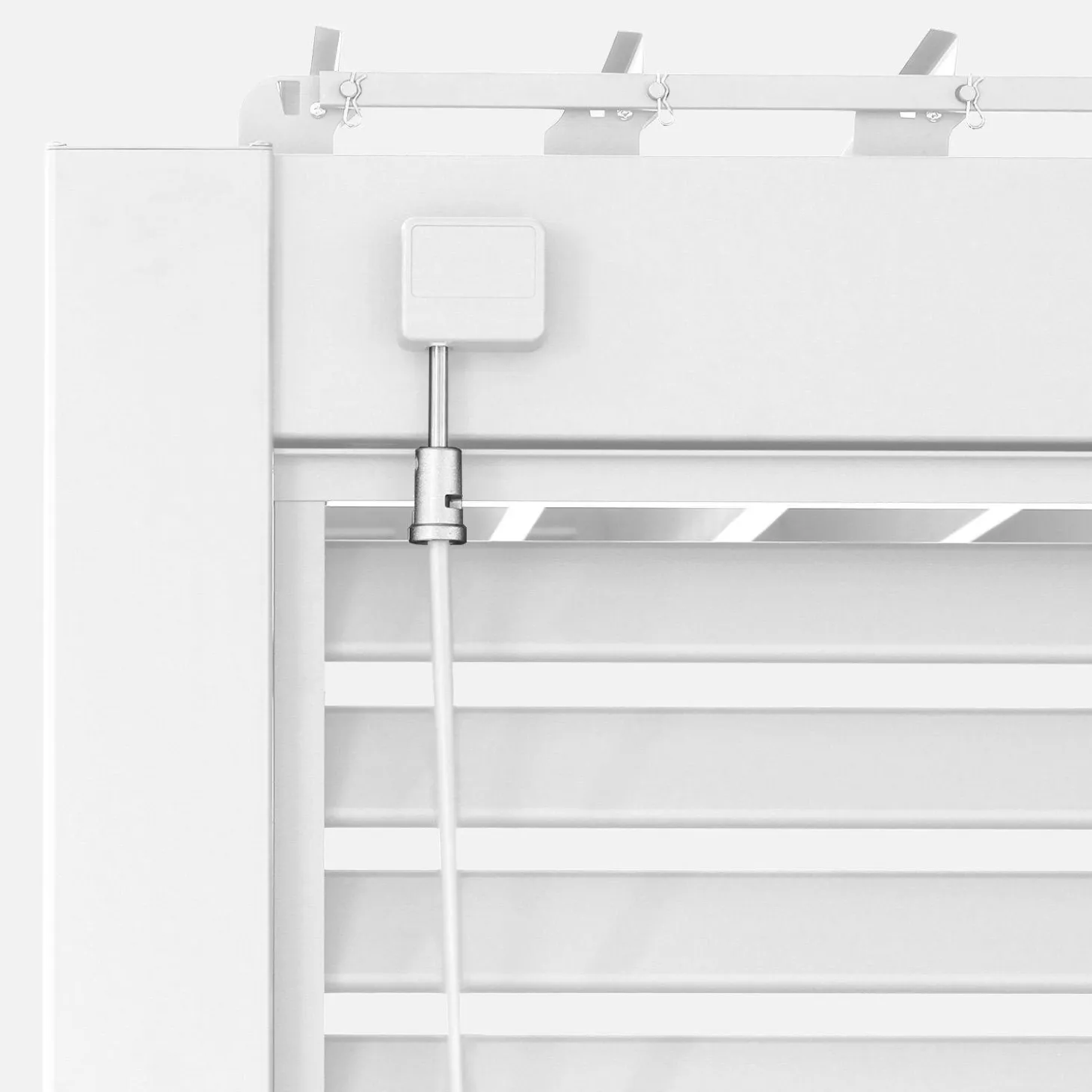 Pérgola bioclimática de aluminio adosada 3x4m + 3 persianas 1.3m