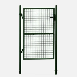 Puerta de jardín de metal con cerradura