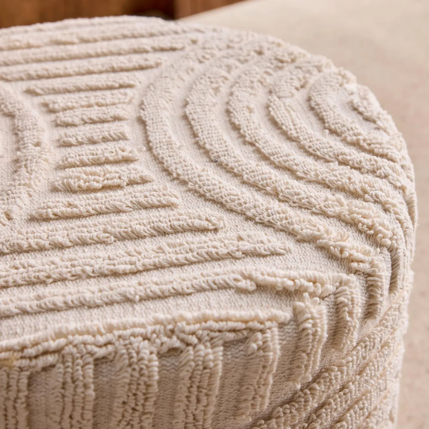 Puff redondo de borreguito con relieve