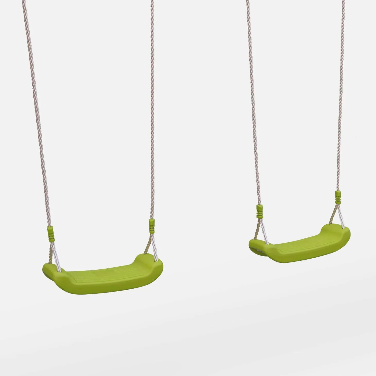 Área de juegos columpios, escalera de cuerda