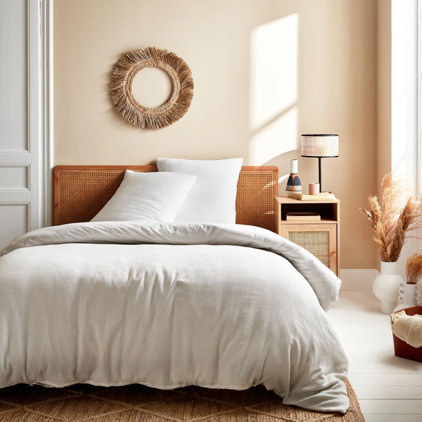 Ropa de cama de gasa y algodón blanco